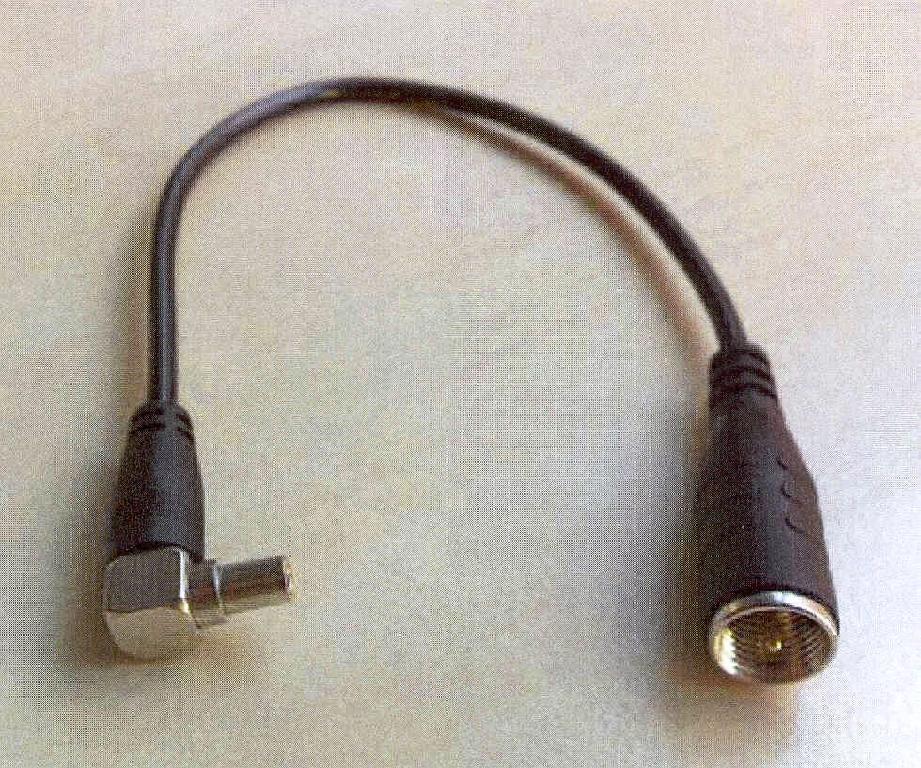 Dle údajů žadatele se jedná o "Pigtail" k propojení rádiového modemu. Výrobek vybavený miniaturním proprietárním konektorem pro připojení k anténnímu koaxiálnímu kabelu je určen pro přenos signálů s vysokými frekvencemi. 
Kabel o délce 200 mm typu RG174 je na jedné straně zakončen miniaturním proprietárním konektorem výrobce modemu a na druhé straně konektorem typu FME, který se připojuje k protikusu anténního kabelu.
Koaxiální kabel je tvořen středovým (signálním) vodičem a stíněním. Vnitřní a vnější vodič (stínění) jsou odděleny nevodivou vrstvou (dielektrikum). Stínění je překryto další ionizující vrstvou – vnějším pláštěm. Kabel má kruhový průřez a je odolný proti rušení.