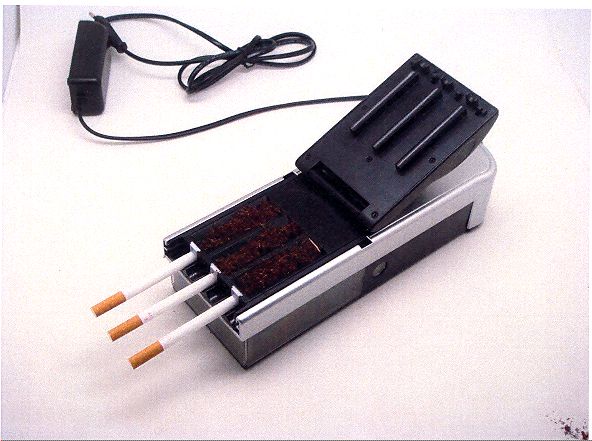 Dle údajů žadatele a předložené dokumentace se jedná o elektrickou cigaretovou plničku ve tvaru kvádru pro standardní průměr i délku dutinek. Plnička, pracující na napětí 230 V s příkonem 10 W, sestává z pracovní části se třemi drážkami pro tabák a vložení dutinek, motorem poháněné plnicí jednotky a průhledné části pro zbytky tabáku.