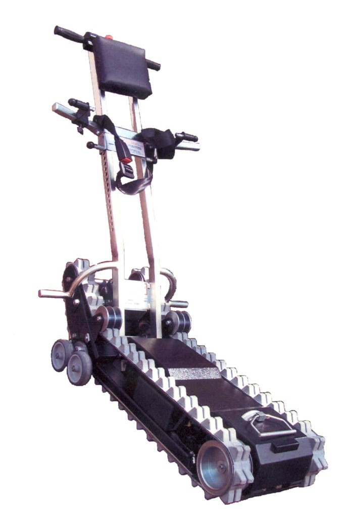 Zařízení umožňující pohyb mechanického vozíku pro invalidy po schodišti a nerovném terénu. 
Spodní část je tvořena pásovým podvozkem se dvěma páry zadních kol a základnou pro připevnění vozíku. Pohyb je zajištěn elektromotorem s napájením z akumulátorové baterie. Ovládání směru pohybu se provádí pomocí řídících madel, na kterých jsou umístěny ovládací prvky.
Rozměry: 950 x 500 x 1200 mm (d x š x v).
Zařízení je určeno výhradně pro vozíky pro invalidy čísla 8713 celního sazebníku.
