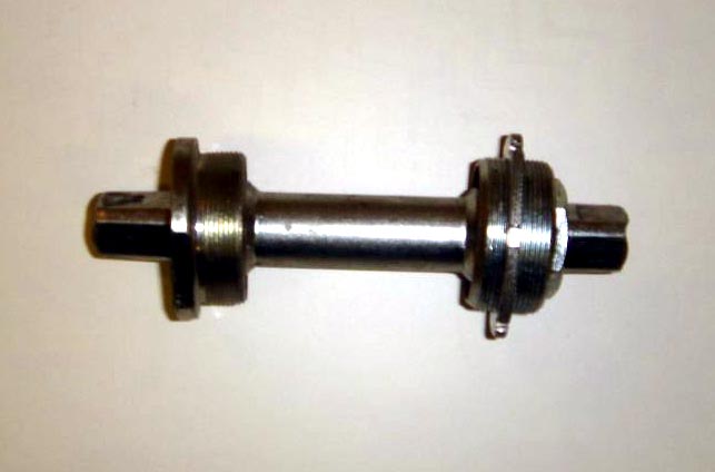 Středové složení jízdních kol.
Rozměry: délka 110 mm, průměr 25 mm, průměr osy středového složení 10 mm.
Materiál: nerezavějící ocel.