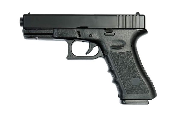 Dle údajů žadatele a předložené dokumentace se jedná o plastovou airsoftovou zbraň. Replika pistole funguje na principu ručně natahované páky spojené s pružinou, která vytlačuje plastový náboj tvaru kuličky.
Technické parametry:
- úsťová rychlost 140 FPS,
- délka 210 mm,
- výška 134 mm,
- hmotnost 590 g.
Deklarovaný účel použití: hračka imitující zbraň určená pro bojové hry a týmové soutěže družstev i jednotlivců.
Balení zboží: balení pro drobný prodej - replika pistole, papírový terč, reklamní časopis a návod k použití, vloženo v papírové krabici; 12 papírových krabic vloženo v kartonu.