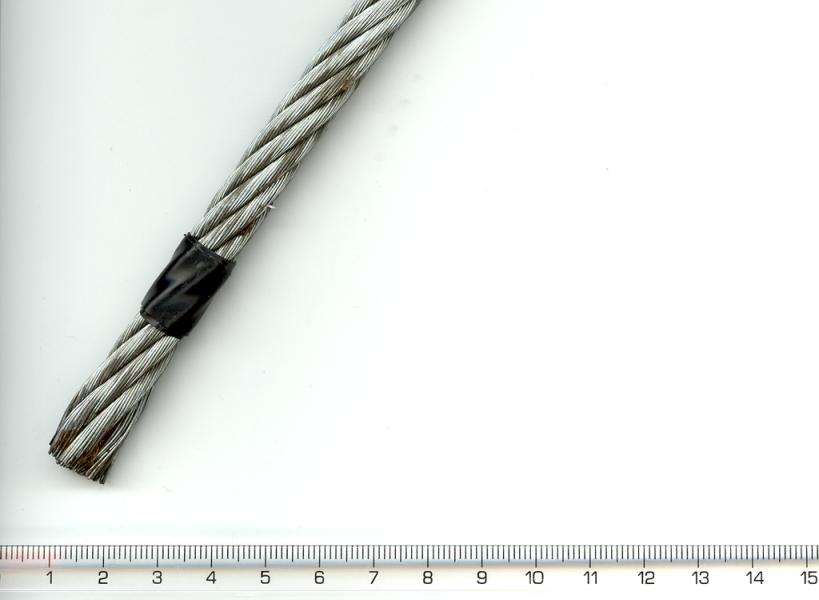 Dle údajů žadatele a předloženého vzorku výrobku se jedná o ocelové pozinkované splétané lano o průměru 9 mm, spletené ze šesti lanek. 
Balení: v metráži na cívce