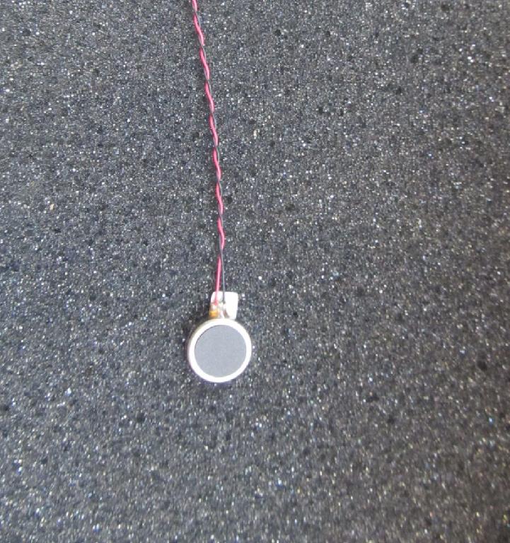 Dle deklarovaných údajů a předložené fotodokumentace se jedná o vibrační zařízení do tabletu - miniaturní elektrický motor poháněný stejnosměrným elektrickým proudem. 
Po zabudování do tabletu slouží k vytváření vibrací. 

Technické parametry:
- vnější průměr: 4 mm;
- jmenovitá rychlost: 800 rpm;
- napájecí napětí: 4 V;
- výkon: 1 W.