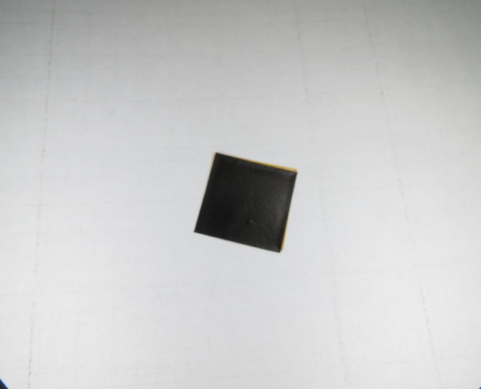 Dle deklarovaných údajů se jedná o měděnou fólii (tenký plech) o rozměrech 19 mm x 19 mm a tloušťce 0,2 mm. Na horní straně je výrobek opatřen nátěrem černé barvy a na spodní straně samolepící vrstvou. 
Čistota mědi činí nejméně 99,80 %. 
Výrobek je určen k odvodu ztrátového tepla procesoru.