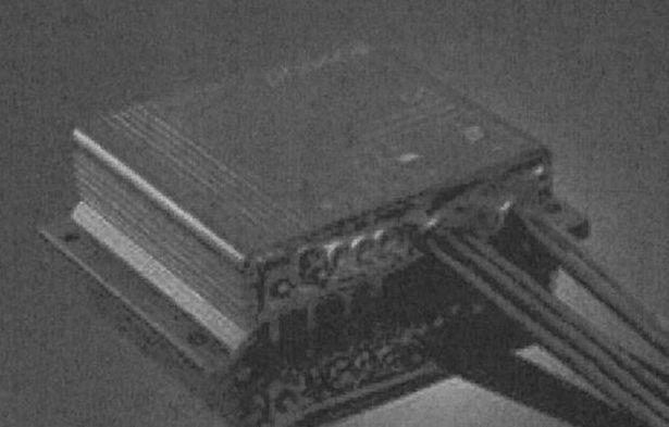 Dle deklarovaných údajů se jedná o regulátor nabíjení akumulátorů v tzv. ostrovním systému výroby elektrické energie z fotovoltaických panelů. Regulátor nabíjí a měří napětí baterie (je-li baterie nabitá, dochází k ukončení nabíjení), optimalizuje elektrický proud vyrobený fotovoltaickými panely tak, aby byla v každém okamžiku dodávána maximální energie do zátěže a akumulátorů. 
Maximální vstupní napětí: 50 V.
Nominální výstupní napětí: 12, 24 V.
Maximální výstupní proud: 20 A.