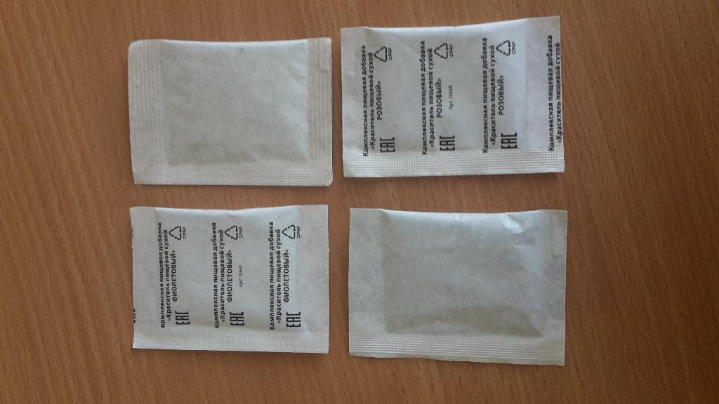 Dle deklarovaných údajů a předloženého vzorku se jedná o barvy používané k dekoraci (barvení) vajíček. 
Zboží je dodáváno v balení pro drobný prodej (čistá hmotnost 12 g) v papírové krabičce s natištěným návodem na použití.
Obsah: 4 sáčky se sypkým barvivem (zelená - maltodextrin, barvivo chlorophyll, oranžová - maltodextrin, barvivo annatto, růžová -  maltodextrin, barvivo carmine, fialová - maltodextrin, barvivo carmine).