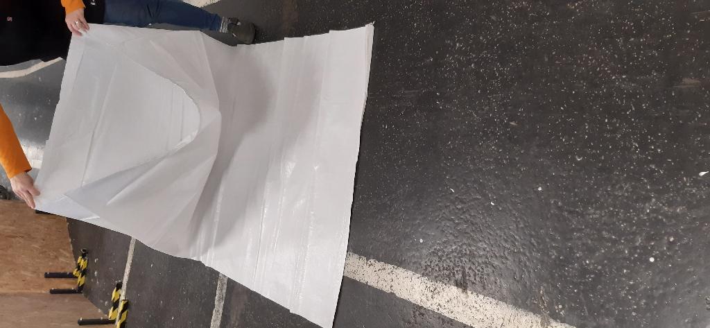 Dle deklarovaných údajů se jedná o pytle ve tvaru obdélníku, různých rozměrů, které se používají k přepravě či skladování sypkých materiálů.

Materiál: tkanina z polypropylenových pásků (pásky o šířce 3 mm) v plátnové vazbě.