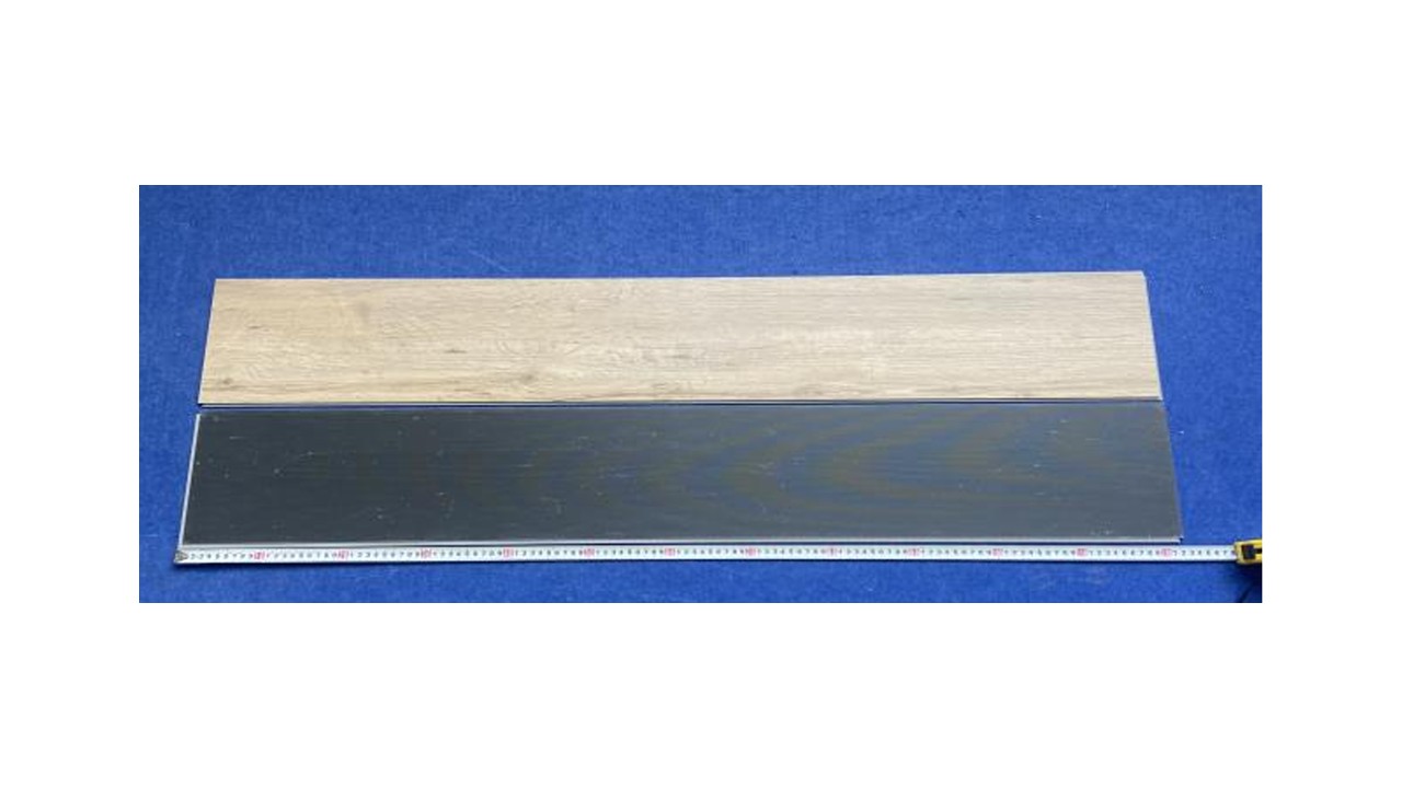 Dle poskytnutých údajů se jedná o dílce SPC (Stone Polymer Composit) podlahové krytiny o celkové tloušťce 5,5 mm, určené pro použití v interiéru. Jednotlivé dílce se spojují systémem "click", tedy drážky na jednom dílu a pera na druhém dílu, které se do sebe zasouvají.

Materiál dílců tvoří celkem 5 vrstev:
- svrchní ochranná UV vrstva z polyuretanu (PU) o tloušťce 0,02 mm;
- průhledná nášlapná vrstva z polyvinylchloridu (PVC) o tloušťce 0,50 mm;
- dekorativní (designová) vrstva (imitující dřevěný povrch) z potištěného polyvinylchloridového (PVC) filmu o tloušťce 0,07 mm;
- nosná vrstva (jádro) z kompozitu (SPC) tvořeného polyvinylchloridem (PVC) a minerální složkou (kamenným práškem), o tloušťce 3,41 mm;
- podkladová vrstva z radiačně zesítěného polyetylenu (IXPE) o tloušťce 1,5 mm.

Rozměry: 228,6 x 1219,2 x 5,5 mm.

Balení: 2,23 m2 v kartonové krabici.
