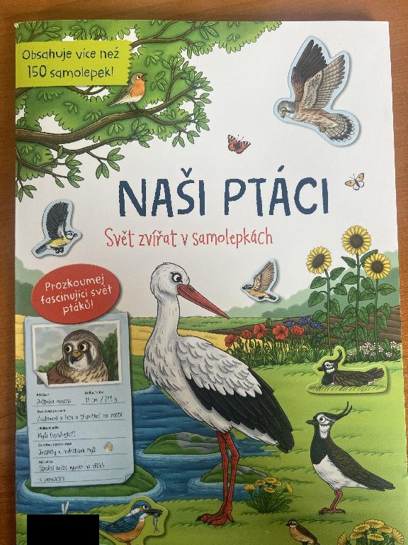Dle deklarovaných údajů a poskytnutého vzorku se o dětskou obrázkovou knížku s lepenou vazbou (pracovní sešit). Obrázkové motivy jsou doplněny krátkými texty. Přiložené samolepky jsou k nalepení na předem určené stránky v knize. Podstatným charakterem výrobku jsou ilustrovaná pozadí, na která lze dolepovat přiložené samolepky. 

Specifikace:
-	rozměr celého výrobku: 210 x 297 mm;
-	počet stran: 24 stran;
-	samolepky: 8 listů;
-	materiál: papír;
-	vazba: sponková (V1).

Účel použití: k procvičování grafomotorických dovedností a jemné motoriky dítěte. 

Upraveno pro drobný prodej.