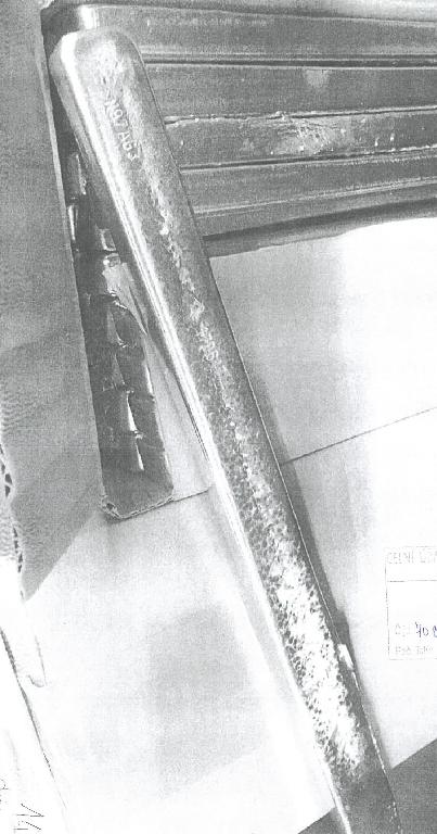 Dle deklarovaných údajů se jedná o slitinu stříbra ve formě odlévaných tyčí (ingotů).
Výrobek je určen pro průmyslové využití k měkkému pájení.
Složení slitiny (%): cín 96,8 - 97,2; stříbro 2,8 - 3,2.
Výrobek je dodáván ve tvaru tyčí plného lichoběžníkového průřezu se zaoblenými hranami.