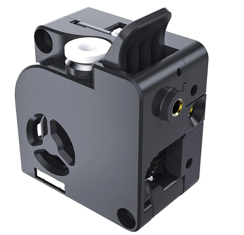 Dle poskytnutých údajů se jedná o sestavu extruderu.
Extruder je podávací mechanismus 3D tiskárny, který posouvá plastovou strunu (filament) do tavné hlavy.
Extruder obsahuje duální pohon s převodem, senzor konce filamentu, automatickou řezačku s magnetickým návratem a trysku pro teploty až 350 °C.
Materiál: šasi z hliníkové slitiny, podávací kola z tvrzené oceli, tri-metalická tryska.