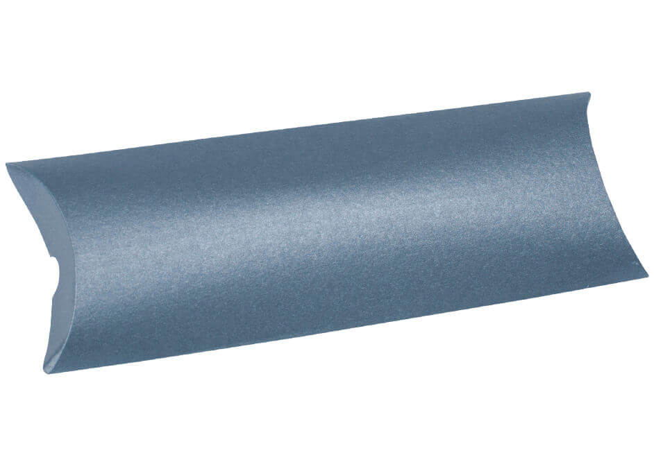 Dle poskytnutých údajů se jedná o papírové krabičky, tzv. pukačky.
Materiál: papír lepený lepidlem.
Rozměry od 50x85 mm do 120x180 mm; dodáváno v různých barvách.