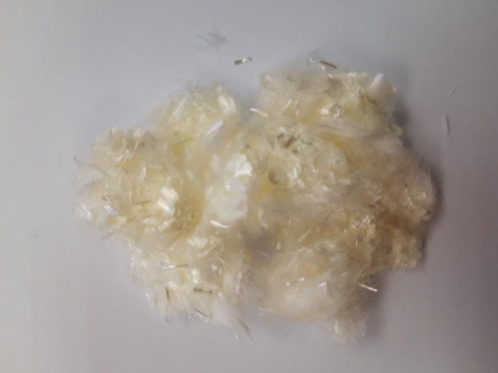 Dle deklarovaných údajů se jedná o polyvinylalkoholové vlákno lesklé nažloutlé barvy, o délce nepřesahující 5 mm a jemnosti 2 dtex.
Surovina se používá pro výrobu vláknocementové střešní krytiny.
Obsah polyvinylalkoholu více než 95 %.
Balení: slisovaná vlákna v balících o hmotnosti 160 kg a následně balena na paletách po 8 balících.