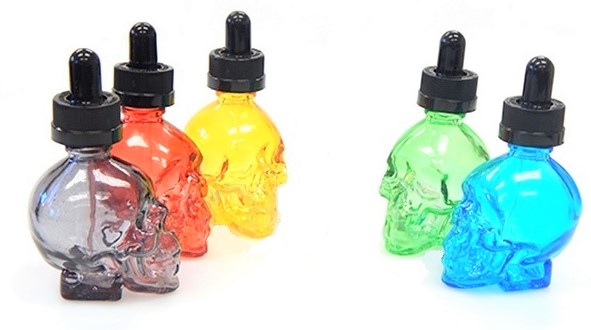 Dle poskytnutých údajů se jedná o skleněné lahvičky (ve tvaru lebek) z barevného skla s uzávěrem. Uzávěr se skládá ze skleněné pipety (kapátka), plastového kroužku a stlačitelného silikonu.
Zboží je určené pro DIY náplně do el. cigaret.
Objem lahviček 30 ml.