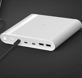 Dle poskytnutých údajů se jedná o vysokokapacitní multifunkční akumulátor ("powerbanku") pro notebook, smartphone nebo tablet s kapacitou baterie 26800 mAh, s displejem ukazujícím stav nabití akumulátoru, s funkcí nouzového startování automobilu. Zařízení má 4 nabíjecí výstupy a plochu pro bezdrátové nabíjení.
Hmotnost: 557 g. 
Rozměry: 111 x 155 x 25 mm. 
OUTPUT 1: DC port - Car - 100W max. 
OUTPUT 2: USB-C 1. 
OUTPUT 3: USB-C 2. 
OUTPUT 4: 2x USB-A. 
INPUT 1: DC. 
INPUT 2: USB-C. 
Bezdrátový výstup: QI.
Dodáváno včetně příslušných kabelů.