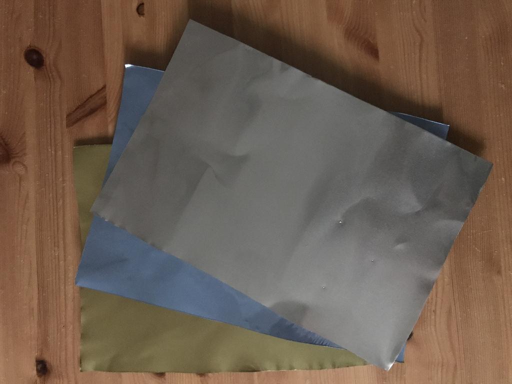 Dle deklarovaných údajů se jedná o hliníkovou fólii pro použití v tepelném výměníku. Zboží je lakované: spodní vrstva - epoxidový lak; horní vrstva - akrylový lak.

Rozměry:
- tloušťka: 0,1 až 0,18 mm;
- šířka: 465 až 535 mm.

Dodáváno ve svitcích.