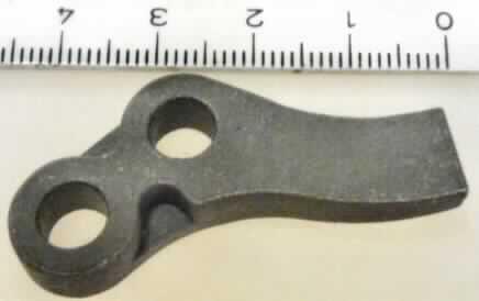 Es handelt sich bei dem sog. Anschlagstück um ein speziell geformtes, ca. 4,5 cm großes Erzeugnis aus Stahl (Feinguss) mit zwei Bohrungen, das zum ausschließlichen Einbau in eine Kickstartvorrichtung eines Kraftrades oder Mopeds der Pos. 8711 bestimmt ist.

Das Erzeugnis ist als "erkennbares Teil für Fahrzeuge der Positionen 8711 bis 8713, für Krafträder, anderes als von der UPos. (HS) 8714 11 erfasst" einzureihen.

Anlage: 1 Abbildung