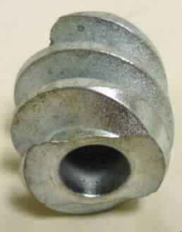 Schnecke,
Kraftübertragungsvorrichtung aus gegossenem Stahl mit einem speziellen Überzug versehen, ca. 30 mm lang mit einem Durchmesser von ca. 32 mm, zum Einbau in sog. Knoter für Erntemaschinen von Heu und Stroh (siehe Abbildung).

Die Ware ist als "andere Kraftübertragungsvorrichtung, aus Stahl gegossen, nicht für zivile Luftfahrzeuge, Schnecke" einzureihen.