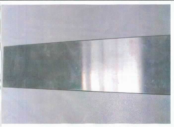 Stäbe aus Cermets

Bei der Ware handelt es sich um massive, metallische Stäbe gemäß den Angaben aus gesintertem Hartmetall auf der Grundlage von Wolframcarbid und Cobalt als Bindemittel. Die Stäbe weisen über die gesamte Länge einen gleich bleibenden Querschnitt in Form eines Kreises oder eines Rechtecks auf. Die Rundstäbe weisen eine Standardlänge von ca. 330 mm und einen Durchmesser von 2 - 25 mm auf. Die Abmessungen der rechteckigen Stäbe variieren bei einer Länge von ca. 90 - 121 mm und einer Breite von ca. 9 - 27,94 mm, wobei die Dicke mehr als 1/10 der Breite beträgt. Die Stäbe sind oberflächlich geschliffen und mit einer Schneidkante (Fase) versehen. Die Halbzeuge werden laut Angaben zur Herstellung von auswechselbaren Werkzeugen für die Metallbearbeitung verwendet. 

Derartige Erzeugnisse sind aufgrund ihrer Beschaffenheit als andere Waren aus Cermets in den TARIC-Code 
8113 0090 90 einzureihen.