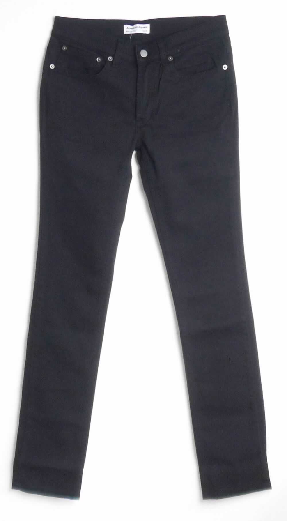 Lange Hose, sog. Unisex Hose, Art. RSASD4187, Größe 30, Foto siehe Anlage,
- aus ca. 0,8 mm dicken, einfarbigen Geweben (kein Denim) aus laut Antrag 98 % Baumwolle und 2 % Elasthan 
  (synthetische Chemiefasern),
- in der Taille abschließend, mit einem ca. 4 cm breiten, angesetzten Bund mit Gürtelschlaufen,
- vorn mit einer Öffnung mit Knopfverschluss und Patte von links über rechts (Männerkleidung; somit keine Ware 
  der Position 6204), die im Bund mit einem Knopf geschlossen wird, 
- vorn mit zwei eingesetzten, offenen Taschen und einer kleinen, aufgesetzten Tasche sowie mit zwei aufgesetzten, 
  offenen Gesäßtaschen,
- mit knöchellangen Hosenbeinen; an den Beinabschlüssen durch Umschlagen und Festnähen gesäumt,
- keine Arbeits- und Berufskleidung.

"Lange Hose, aus Geweben, für Männer, aus Baumwolle, keine Arbeits- und Berufskleidung, andere als in den
 Unterpositionen 6203 4231 und 6203 4233 genannte"