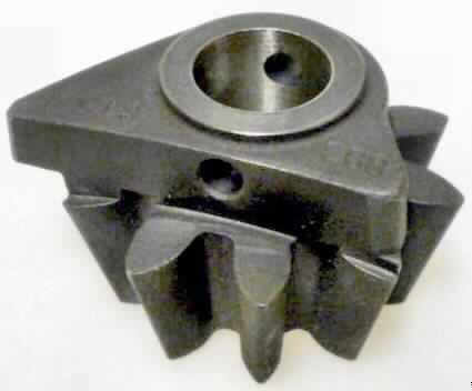 Kegelrad,
zahnradförmige Kraftübertragungsvorrichtung aus gegossenem Stahl, ca. 40 mm hoch, mit einem größten Durchmesser von ca. 60 mm, leicht kegelförmig, mit Befestigungsmöglichkeit, zum Einbau in sog. Knoter für Erntemaschinen von Heu und Stroh (siehe Abbildung).

Die Ware ist als "Zahnrad, aus Stahl gegossen, nicht für zivile Luftfahrzeuge, Kegelrad" einzureihen.