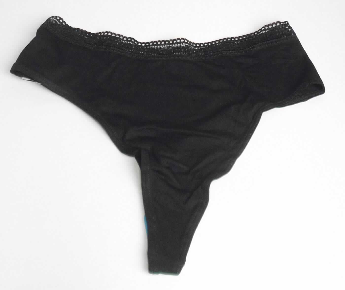 Slip, sog. Strick Taillen Stringtanga, Art. RSACJ3279, Größe S, Foto siehe Anlage,
- aus ca. 0,3 mm dicken, einfarbigen Gewirken aus laut Antrag 95 % Rayon und 5 % Elasthan (beides 
  Chemiefasern), 
- als Taillenstring gearbeitet, große Teile des Gesäßes freilassend,
- mit einem ca. 2,5 cm breiten Bund aus musterbildend durchbrochen gearbeiteten, elastischen Gewirken (sog. 
  Raschelspitze),
- ohne Öffnung und ohne Verschluss,
- aufgrund des Schnitts eindeutig als Frauenkleidung erkennbar,
- mit hohen Beinausschnitten, mit eingenähten, elastischen Bändern,
- im Schritt mit einer Hygieneeinlage ausgestattet.

"Slip, aus Gewirken, für Frauen, aus Chemiefasern"