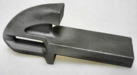 Es handelt sich um unfertige, etwa 9 cm lange, vollständig aus Stahl gefertigte sog. Obermesser mit ungeschliffener Klinge.
Die im Hinblick auf ihre Verwendung spezifisch geformten Erzeugnisse werden nach dem Schleifen in Erntemaschinen für Heu und Stroh (sog. Ballenknüpfer) eingesetzt und dienen dort dazu, den Faden, mit dem Stroh- und Heuballen zusammengebunden werden, nach dem Zusammenknoten abzuschneiden.
- Antragstellerangaben -

Abbildung siehe Anlage.

Derartige Erzeugnisse gehören als "Messer und Schneidklingen für Maschinen für die Landwirtschaft" zur Codenummer 8208 4000 00 des Integrierten Zolltarifs der EG (TARIC).