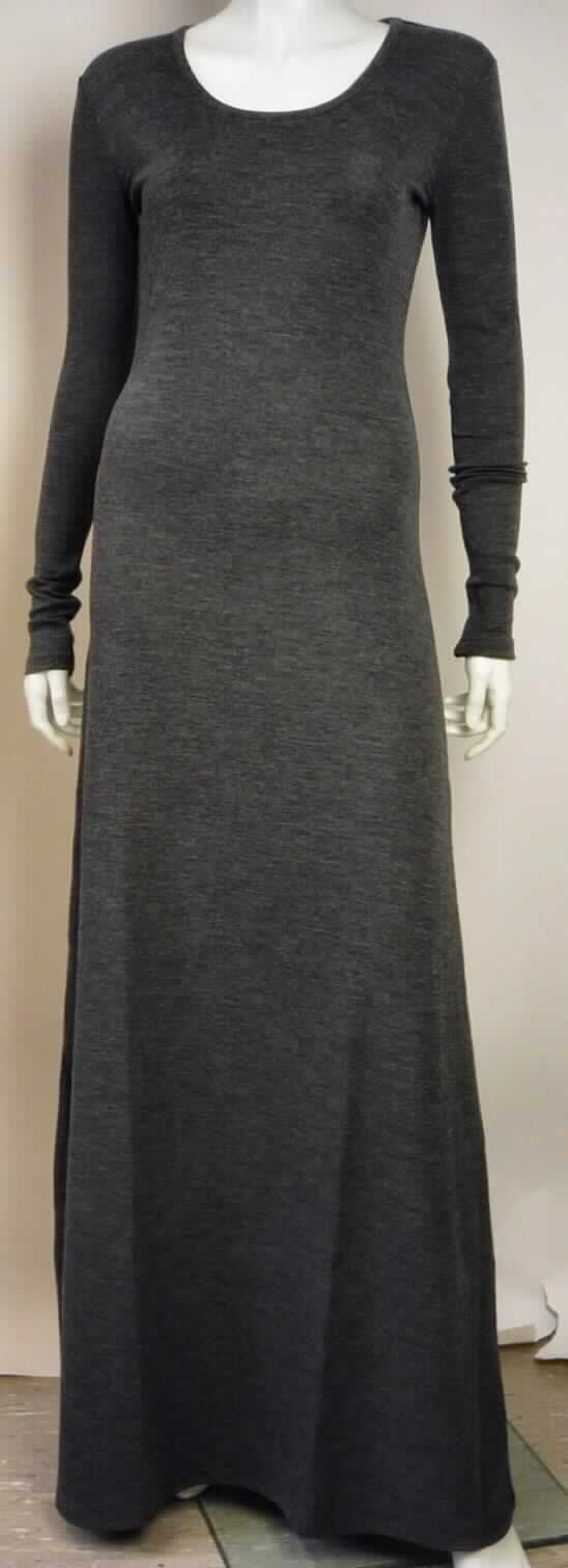 Kleid, sog. Damenkleid Mt McKay Maxi Dress, W03084, Größe S, Foto siehe Anlage,
- aus etwa 0,9 mm dicken, buntgewirkten Gewirken (melierte Garne) aus laut Antrag 100 % Merinowolle,
- bis zu den Knöcheln reichend (Rückenlänge: etwa 153 cm); kann aufgrund der Länge ohne ein weiteres, den 
  Unterkörper bedeckendes Kleidungsstück getragen werden,
- mit einem runden Halsausschnitt mit Randeinfassung,
- ohne Öffnung und ohne Verschluss,
- mit langen, schmalen Ärmeln,
- an den Ärmelenden und am unteren Rand durch Umschlagen und Festnähen gesäumt.

"Kleid, aus Gewirken, für Frauen, aus Wolle"