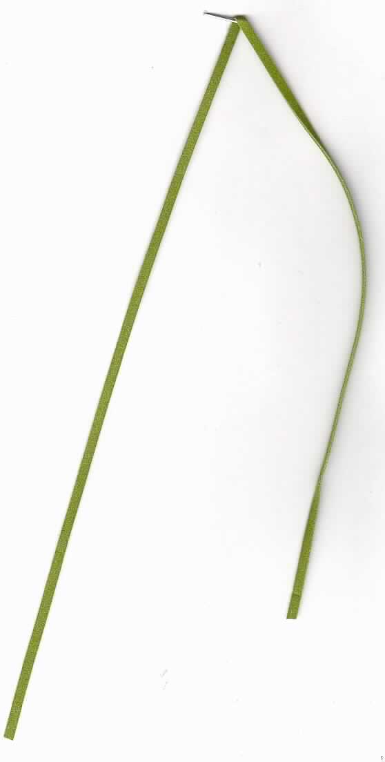 Gewebe, sog. Band in Lederoptik, Foto siehe Anlage,
- laut Antrag als Meterware auf Rollen,
- mit einer Breite von etwa 3 mm,
- einen Samt nachahmend, 
- aus einem einfarbigen Gewebe, auf der Oberfläche beidseitig vollständig mit Klebstoff (ohne eingebettete 
  Kügelchen) bestrichen und anschließend mit einer Schicht aus Scherstaub versehen,
- mit geschnittenen Rändern (nicht gesäumt, damit nicht konfektioniert).

"Gewebe, andere als in den Positionen 5901 bis 5906 genannte, bestrichen, anderes als in der Unterposition
  5907 0000 10 genannte"