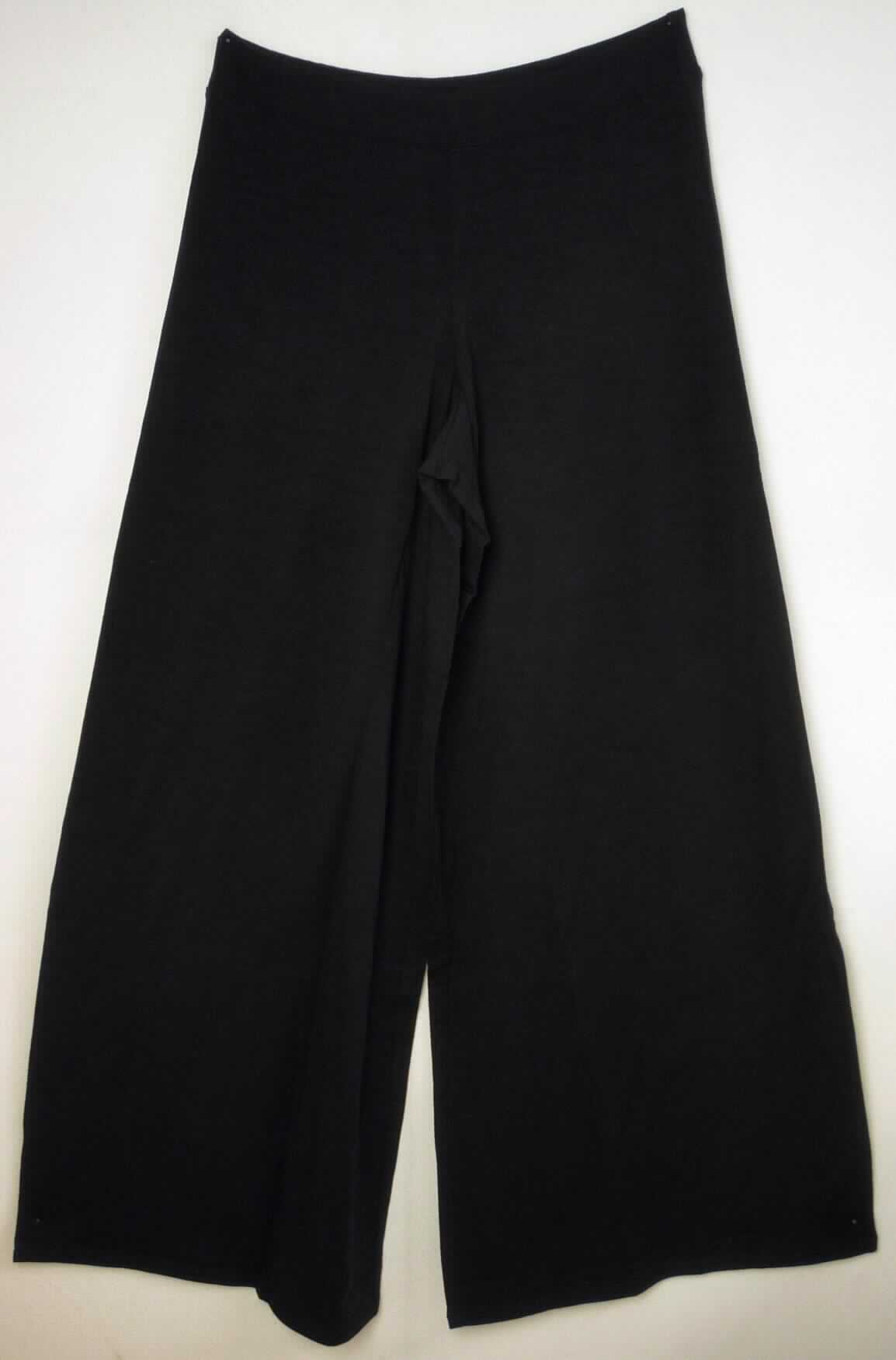 Lange Hose, Nullabor Lounge Pant, W03085, Größe S, Foto siehe Anlage,
- aus 0,6 mm dicken, einfarbigen Gewirken aus lt. Antrag 100% Merinowolle, 
- in der Taille abschließend, mit einem Taillenbund, am oberen Rand mit einem eingenähten, schmalen, 
  elastischen Band,
- ohne Öffnung und ohne Verschluss,
- ohne Hinweise auf den Trägerkreis (unisex),
- mit weit geschnittenen, knöchellangen Hosenbeinen, 
- an den Beinabschlüssen gesäumt 

"Lange Hose, aus Gewirken, für Frauen, aus Wolle"