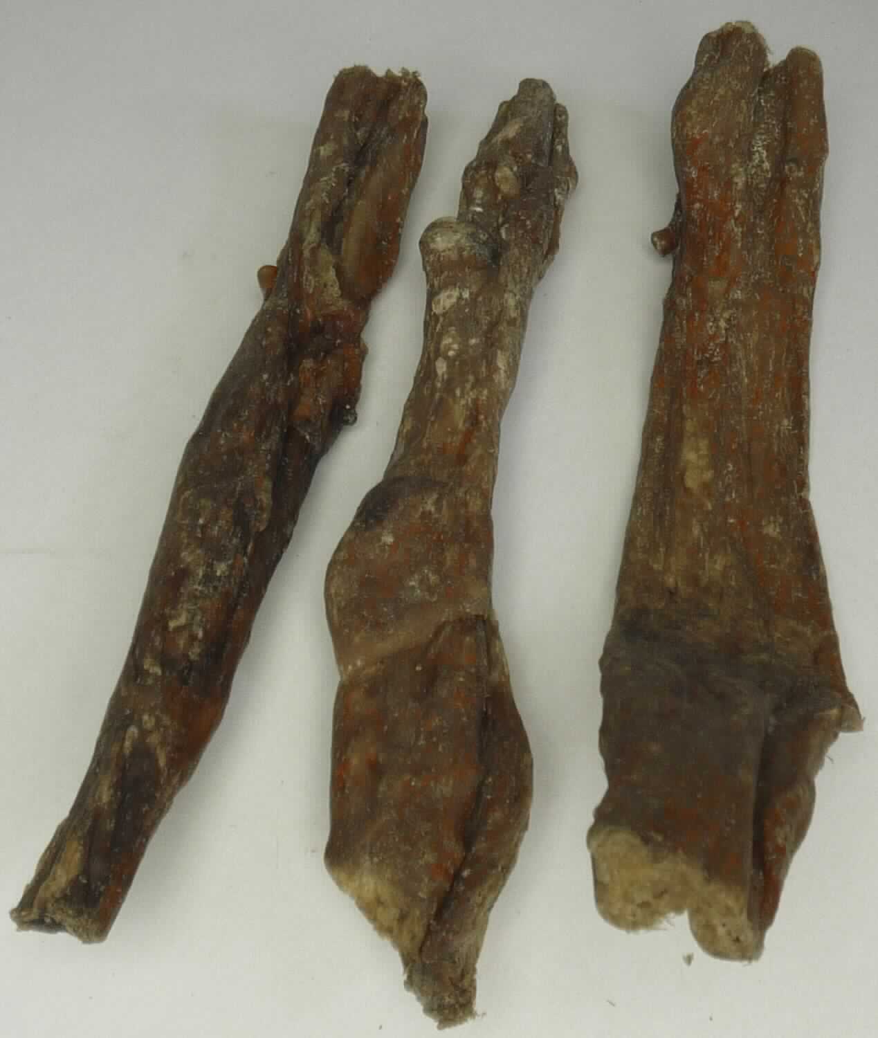 Nach den Antragsangaben und den ergänzenden Angaben der Antragstellerin handelt es sich um getrocknete Rindereuter, ohne Zusatz von weiteren Stoffen.

Die Rindereuter sind zur Verwendung als Tierfutter (Zwischenmahlzeit für Hunde; Einzelfuttermittel) bestimmt und in Plastiksäcken ohne Etikett und einem Inhalt von 1 bis 5 kg verpackt.

Zolltarifrechtlich handelt es sich bei derartigen für die menschliche Ernährung ungeeigneten Erzeugnissen um "Waren tierischen Ursprungs, anderweit weder genannt noch inbegriffen, andere als in den Codenummern 0511 1000 00 0 bis 0511 9985 20 0 genannt, ungenießbar".