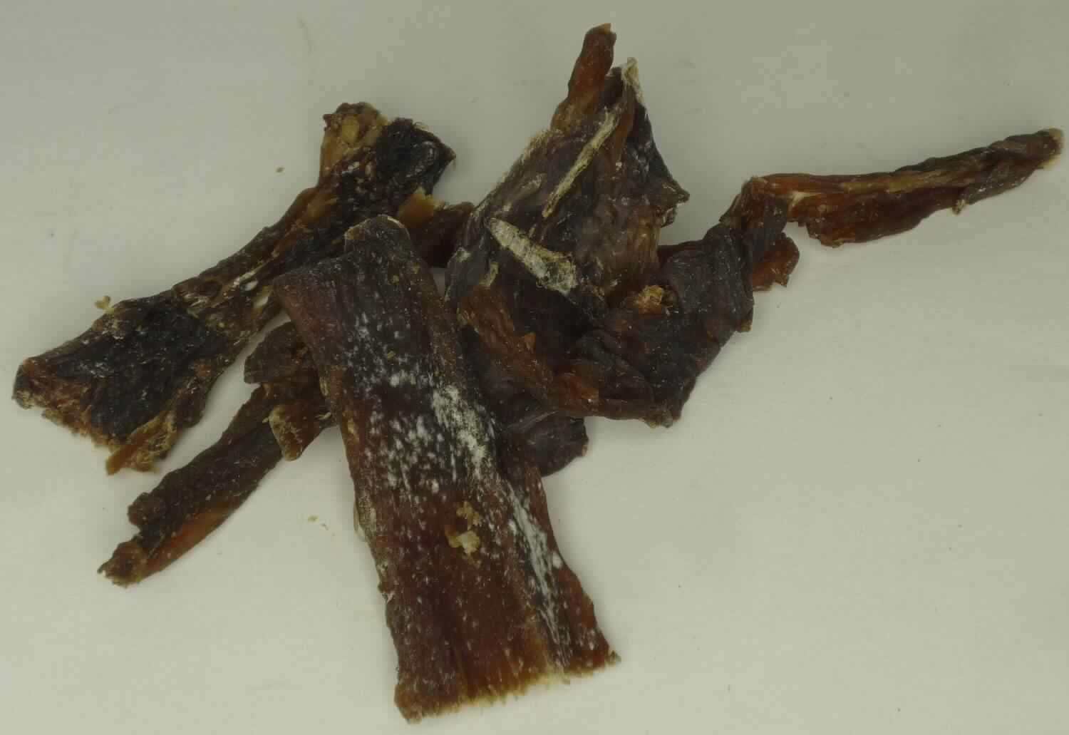 Nach den Antragsangaben und den ergänzenden Angaben der Antragstellerin handelt es sich um getrocknetes Rindfleisch in Stücken (Beef Jerkey), ohne Zusatz von weiteren Stoffen.

Das "Beef Jerkey" ist zur Verwendung als Tierfutter (Zwischenmahlzeit für Hunde) bestimmt und in Plastiksäcken mit Etikett (Einzelfuttermittel) und einem Inhalt von 0,1 bis 1 kg verpackt.

Zolltarifrechtlich handelt es sich bei derartigen für die menschliche Ernährung ungeeigneten Erzeugnissen um "Waren tierischen Ursprungs, anderweit weder genannt noch inbegriffen, andere als in den Codenummern 0511 1000 00 0 bis 0511 9985 20 0 genannt, ungenießbar".