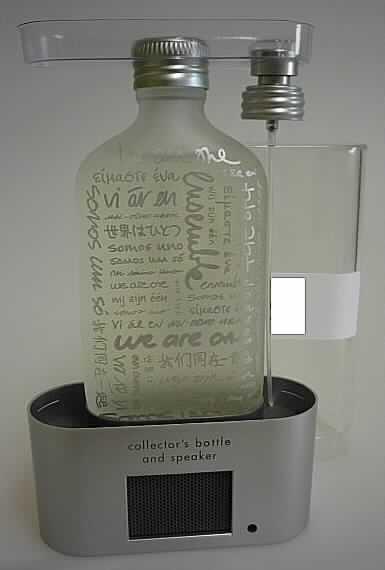 Toilettenwasser

Bei der Ware handelt es sich um ein Duftwasser, - Eau de Toilette - (100 ml) in einer Verpackung mit integriertem iPod- Lautsprecher  (siehe Abbildung). Die Verpackung enthält Angaben zur Zusammensetzung des Toilettenwassers.

Zolltariflich handelt es sich um eine Warenzusammenstellung in Aufmachung für den Einzelverkauf. Das Toilettenwasser wird aufgrund seines höheren Warenwertes als charakterbestimmend angesehen.