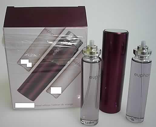 Parfüm

Bei der Ware handelt es sich um ein Parfüm (eau de parfum spray) in drei Glaspatronen (je 20 ml), sowie einer Metallhülse mit Sprayverschluss, abgepackt in einer Pappfaltschachtel.

Zolltariflich handelt es sich um einen Duftstoff (Parfüm).