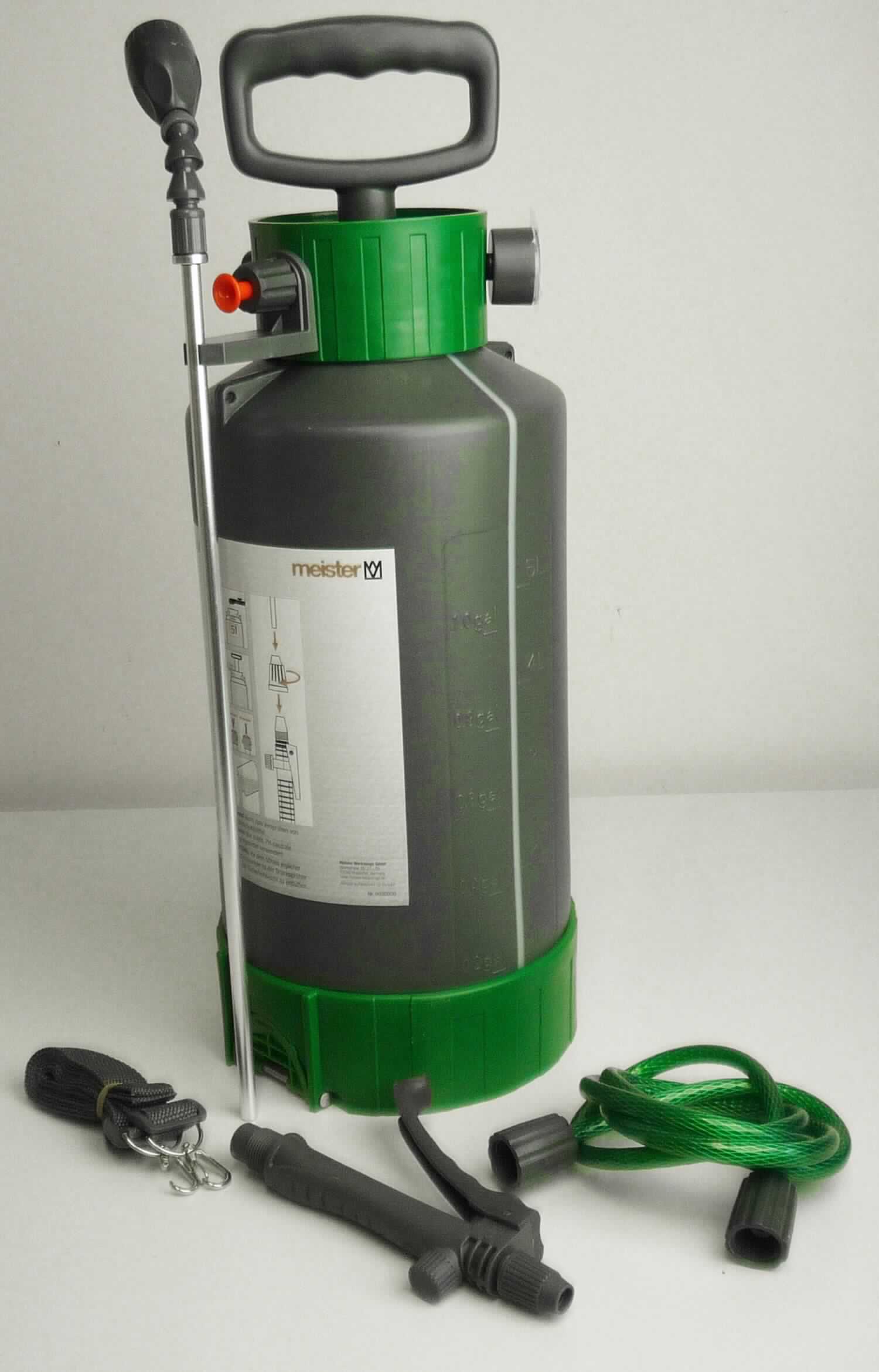 Drucksprühgerät,
- aus einem Flüssigkeitsbehälter aus Kunststoff (Fassungsvermögen: 5 l) mit handbetätigter 
  Kolbenmechanik und ausklappbaren Standfüßen, Manometer, Sicherheitsventil, flexiblem 
  Schlauch mit Aluminium-Pumpenstange mit Multifunktionsdüse, Trageriemen und Handgriff
  (Abbildung siehe Anlage),
- zum Verspritzen von Flüssigkeiten im Garten.


"Mechanischer Apparat zum Verspritzen von Flüssigkeiten, für die Landwirtschaft oder den Gartenbau, tragbar - Drucksprühgerät"