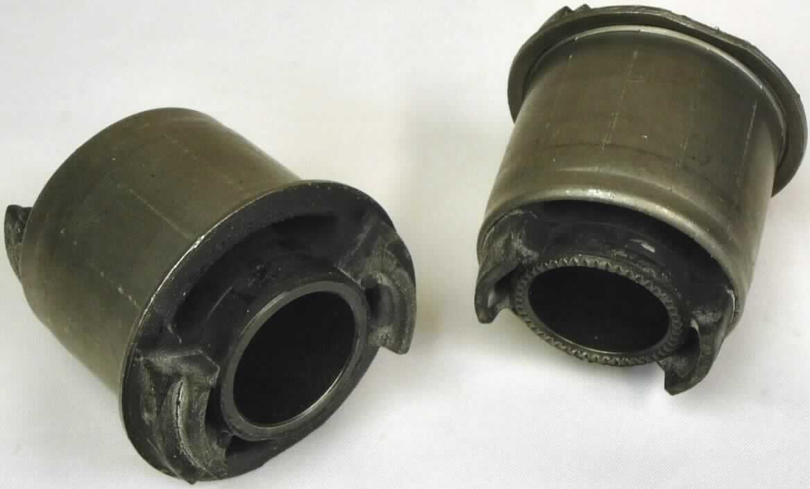 Angaben des Antragstellers: 
Bushing aus Naturkautschuk und Metall

Die Ware hat Dämpfungsfunktion als Hilfsrahmenbuchse im Auto.

Feststellungen an einem Warenmuster:
Zwei Metallhülsen, die über ein schwarzes, elastisches Material verbunden sind. Das Formteil wird an Kraftfahrzeugen verwendet.

Es liegt eine Ware aus Weichkautschuk und Metall für Kraftfahrzeuge der Unterposition 4016 9952 vor.