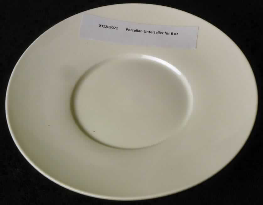Geschirr aus Porzellan, sog. Unterteller, Foto siehe Anlage,
- glasierter, runder Unterteller,
- zum Rand hin leicht hochgezogen,
- mit einer Vertiefung zum Aufstellen einer Tasse,
- mit einem Durchmesser von ca. 15,5 cm und einer Höhe von ca. 2 cm,
- keramisches Erzeugnis, nach der Formgebung gebrannt, tonmineralhaltiges 
  Material enthaltend,
- aus Porzellan (nach den überprüften Antragsangaben).

"Geschirr, aus Porzellan"