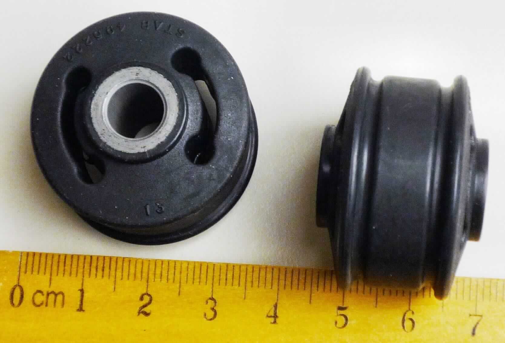 Angaben des Antragstellers: 
Nach den Angaben des Antragstellers handelt es sich bei dem vorgelegten Erzeugnis um ein geräuschloses Gummilager, welches in einer Gasfeder verbaut wird. Das Gummilager dient der Reduzierung von Lärm. Laut dem beigefügten Datenblatt besteht das Lager aus Naturkautschuk und Stahl.

Feststellungen an einem Warenmuster:
Es wurde ein spulenförmiges Teil aus Metall und einem schwarzen, elastischen Material mit einem Außendurchmesser von 3,2 cm vorgelegt.

Befund:
Es handelt sich um eine Gummi-Metallware der Unterposition (KN) 4016 9991.