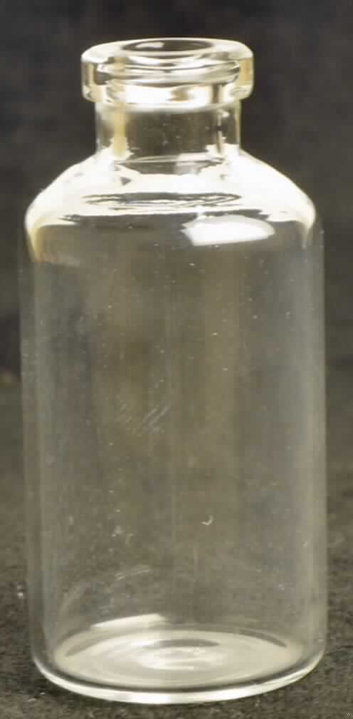 Flasche aus Glas, sog. Glas-Flasche (10 ml), Foto siehe Anlage,
- zylinderförmiges Fläschchen,
- mit einem kurzen Flaschenhals,
- mit einer leichten Verstärkung an der Öffnung,
- aus Glasröhren hergestellt (laut Antrag),
- keine Prägungen aufweisend,
- mit einer Höhe von ca. 50 mm,
- mit einem kreisförmigen Querschnitt von ca. 24 mm,
- mit einer gleichmäßigen Wandstärke von ca. 1,5 mm,
- mit einer Inhaltsmenge von 10 ml (laut Antrag),
- soll der Verpackung von pharmazeutischen Produkten dienen,
- keine Einreihung als Ampulle, da die Flasche nach dem Füllen nicht 
  zugeschmolzen wird.

"Flasche aus Glas, zu Transport- oder Verpackungszwecken, keine Ampulle,
 kein Haushaltskonservenglas, hergestellt aus Glasröhren"