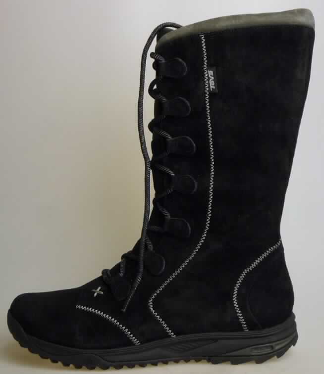 Freizeitstiefel (lt. Antrag: "8915 Tonalea Boot", Foto siehe Anlage)
- mit Laufsohlen aus (lt. Antrag) Kautschuk, ohne Hauptsohle aus Holz,
- mit Oberteil (geschlossenes Blatt) aus Leder,
- mit Schnürsenkelverschluss,
- ohne Schutz in der Vorderkappe, 
- den Knöchel, jedoch nicht die Wade bedeckend,
- mit einer Länge der Innensohle von mehr als 24 cm,
- für Frauen (u.a. schmaler Schnitt),
- (lt. Antrag) kein Versand aus Macau

"Schuhe mit Laufsohlen aus Kautschuk und Oberteil aus Leder, andere als in den UPos.
 6403 1200 00 bis 6403 9118 95 genannt"