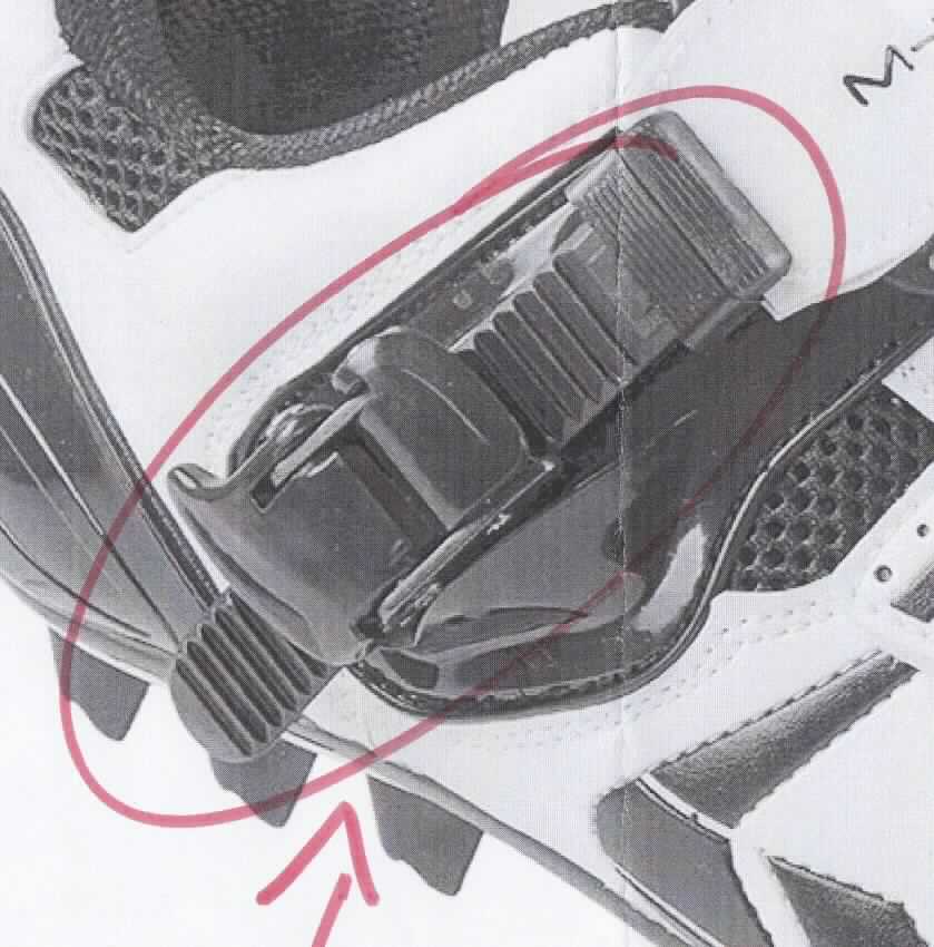 Ratschenverschlüsse (Schuhteile; lt. Antrag: "Ersatz-Ratschen-Verschlusssystem für M-WAVE MTB-Schuhe 711009-17 und Rennrad-Schuhe 711069-77", Foto siehe Anlage)
- bestehend aus einer Ratsche mit einem eingezogenen Riemen (veranschaulicht durch eine Fotografie),
- (augenscheinlich) nicht handgearbeitet

"Schuhteile, andere als in den Unterpositionen 6406 1010 10 bis 6406 9090 20 genannt"