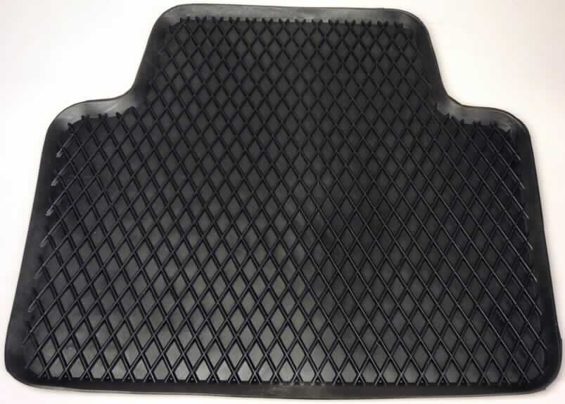 Angaben des Antragstellers: Weichgummifußmatte

Formstabile und pflegeleichte Weichgummifußmatte mit extra hohem Seitenrand zum Schutz des Fahrzeugbodens vor Schmutz und Nässe. Farbe: schwarz; Maße: 475 X 400 mm.

Feststellungen an einem Warenmuster: 
Schwarze, elastische Fußmatte für die Verwendung in Kraftfahrzeugen.

Nach den Untersuchungen und Angaben besteht die Gummimatte aus nicht zelligem Weichkautschuk.