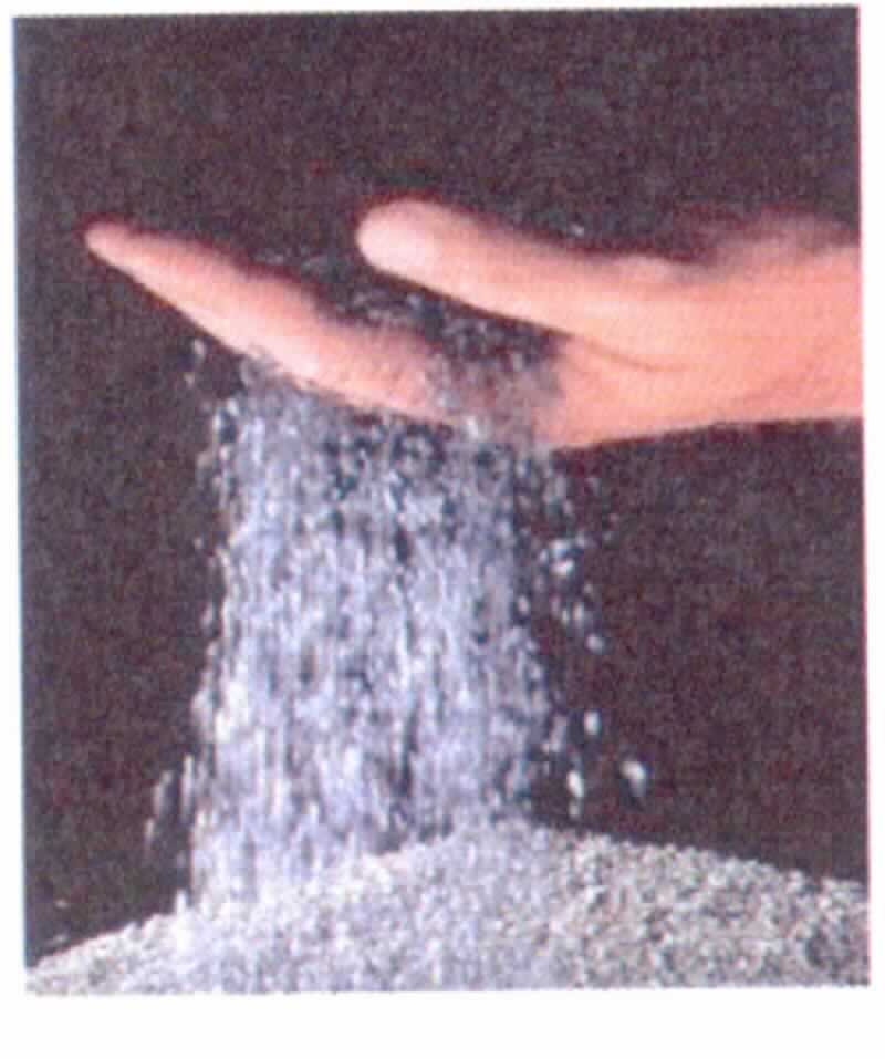 Ferrosilicium

Bei der Ware handelt es sich nach den Angaben um eine Impflegierung auf Eisen-Silicium-Basis, mit den impfwirksamen Elementen Calcium, Barium und Aluminium. Die Legierung wird bei der Herstellung von Gusseisen mit Lamellen- oder Kugelgraphit eingesetzt. 

Angegebene Zusammensetzung: 
Silicium: 65 - 73 %, Mangan: 7- 12 %, Barium: 2 - 3 %, Aluminium 1- 1,5 %, Calcium: 0,8 - 1,5 %, Rest: Eisen
Angegebene Körnungen: 0,2 - 0,7 mm; 0,6 - 3 mm; 2 - 6 mm

Die Ware ist als Ferrosilicium mit einem Siliciumgehalt von mehr als 55 GHT in die Unterposition 7202 2100 der Kombinierten Nomenklatur einzureihen.