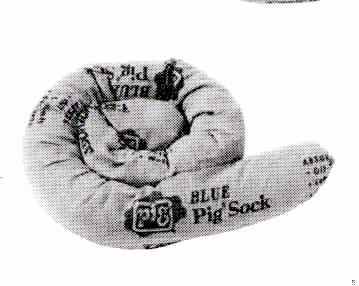 Warenbezeichnung: PIG BLUE Saugstrumpf, Art. 4048 - Warenart: röhrenförmiger, saugfähiger Saugstrumpf mit nicht-biologisch abbaubarem Füller (Vermiculit) - Verwendungszweck: zum Absorbieren von Öl, Wasser, Kühlmittel und Lösungsmittel von leckenden Maschinen / um Böden sauber und sicher zu machen.

Feststellungen: Äußere Beschaffenheit des vorgelegten Warenmusters: aus verschiedenen Stoffen zusammengesetzte Ware, bestehend aus
- geblähtem Vermiculit,
-- beigefarbenes, splittförmiges Granulat,
- einer konfektionierten Spinnstoffware als Umschließung des Vermiculits,
-- aus einem Nähgewirke aus Spinnstoffen,
-- in Form einer 122 cm langen Rolle mit einem Durchmesser von 8 cm,
-- durch schlauchförmiges Zusammennähen konfektioniert,
-- mit geblähtem Vermiculit gefüllt,

Befund: Der geblähte Vermiculit bestimmt nach dem Umfang und insbesondere aufgrund seiner Bedeutung in Bezug auf die Verwendung (Absorbieren von Flüssigkeiten) den Charakter der zusammengesetzten Ware (Allgemeine Vorschrift 3 b). Zolltariflich handelt es sich danach bei dem Saugstrumpf um geblähten Vermiculit, der Position 6806 des Zolltarifs.
