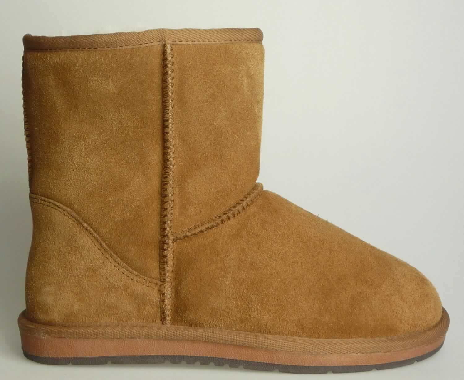 Freizeitstiefel (lt. Antrag: "Damen Schlupfstiefel Art. 384233, Fb. braun", Foto siehe Anlage)
- mit Laufsohlen aus (lt. Antrag) Kunststoff; ohne Hauptsohle aus Holz,
- mit Oberteil aus Leder,
- mit einer Randeinfassung aus Spinnstoff verstärkt,
- mit dickem, wärmendem Innenfutter,
- ohne Metallschutz in der Vorderkappe,
- den Knöchel, jedoch nicht die Wade bedeckend,
- mit einer Länge der Innensohle von mehr als 24 cm,
- nicht als Männer- oder Frauenschuhe erkennbar

"Schuhe mit Laufsohlen aus Kunststoff und Oberteil aus Leder, andere als in den UPos. 6403 1200 
 bis 6403 9111 genannt, nicht als Männer- oder Frauenschuhe erkennbar"