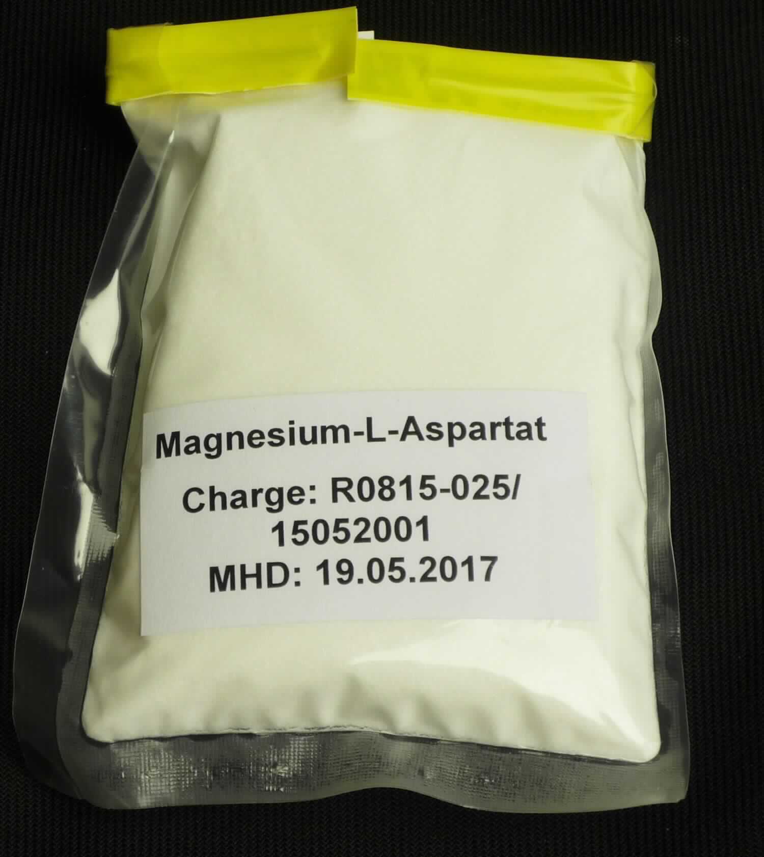 Amin mit Sauerstoff-Funktion; Magnesium-L-Aspartat

Bei der vorgelegten Ware handelt es sich gemäß den vorgelegten Datenblättern um die chemisch einheitliche Verbindung Magnesium-L-Aspartat. Die CAS-Nummer lautet 2068-80-6. Die Reinheit beträgt 99.5%. Die Ware liegt als weißes Pulver vor und wird in diäettischen Lebensmittelzubereitungen eingesetzt.

Die Ware ist als andere Aminosäure in die Unterposition 2922 49 der Kombinierten Nomenklatur einzureihen.