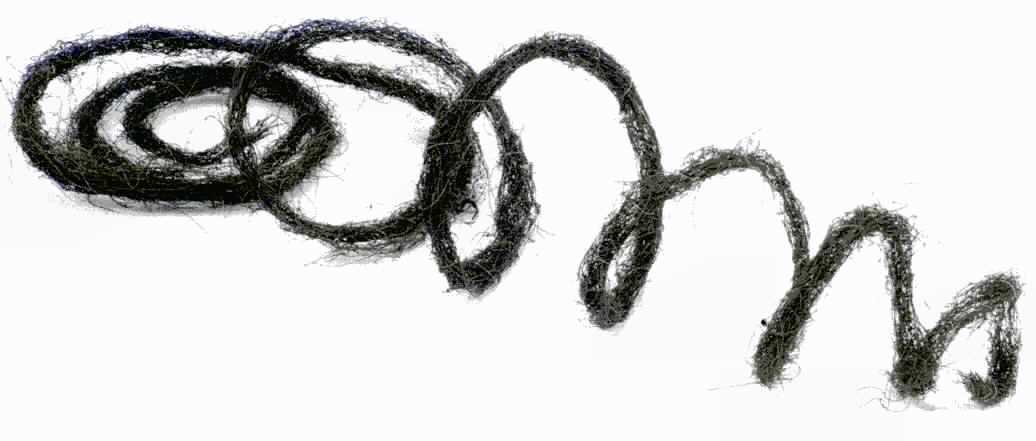 So genannte "Girlande" aus getrockneten, in Längsrichtung seilförmig miteinander verdrehten pflanzlichen Flechtstoffen (lt. Antragsteller Weinrebe, augenscheinlich Mühlenbeckia), zusätzlich von einem spiralförmig gewundenen Draht aus unedlen Metallen gehalten. Der Strang hat eine Länge von ca. 350 cm und ist kreisförmig aufgewickelt.

Die Ware ist als "den Geflechten ähnliche Ware aus Flechtstoffen" der Unterposition (KN)
4601 9405 zuzuweisen.