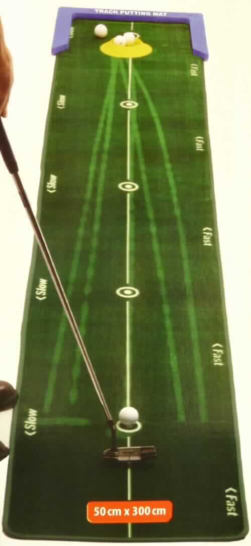 Bei dem Erzeugnis "Track Putting Mat" handelt es sich um eine Matte für das Putt-Training beim Golfen, inklusive Ballstoppereinheit, Silikon-Putting-Cup und Mattenwischer.

Die Matte hat alle 60 cm Markierungen und ist mit einer speziellen Oberflächenstruktur versehen. Es können vier verschiedene Grüngeschwindigkeiten simuliert werden. 
Die Matte ist mit einem Ballblocker, der das Weglaufen der gespielten Bälle verhindert, einem Mattenwischer, der zum Neutralisieren der Balllauflinien dient, und einem frei platzierbaren Silikon-Putting-Cup (zur Erhöhung des Schwierigkeitsgrades) in einem bunt bedruckten Karton mit Tragehenkel für den Einzelverkauf verpackt. 

Die für Puttübungen (bis ca. 1,5 m) dienende Ware "Track Putting Mat" ist als "Ausrüstungsgegenstand für den Golfsport, in Kapitel 95 anderweit weder genannt noch inbegriffen, keinen Ball, Schläger oder Teil vom Schläger darstellend" einzureihen.