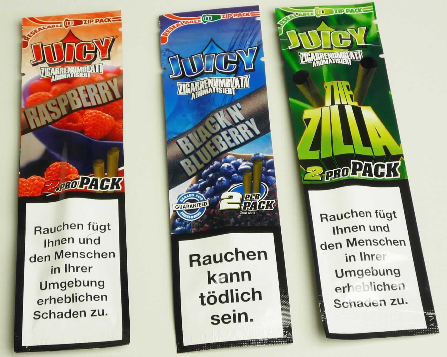 Etwa 171 x 50 mm große, luftdicht verschlossene Verpackung aus Aluminiumfolie, die im Wesentlichen mit den Markennamen "JUICY", "Zigarrenumblatt aromatisiert", Gesundheitshinweisen, dem Ursprungsland "Made in Philippines" sowie dem jeweiligen Flavour (Geschmacksrichtung) bedruckt ist.
Innen befinden sich zwei einzeln auf einer Kunststoffrolle aufgewickelte und mit einer Kunststofffolie verpackte, etwa 113 x 54 mm große, dunkelbraune Blätter aus homogenisiertem oder rekonstituiertem Tabak (fein zerkleinerter Tabak auf einer Zellulosefolie), die aromatisiert sind. Die in unterschiedlichen Geschmacksrichtungen (Flavours) erhältlichen Erzeugnisse werden vom Endverbraucher (ähnlich einem Zigarettenpapier) zur Herstellung oder zum zusätzlichen Umwickeln von Zigarren, Zigarillos oder Zigaretten verwendet.

Zolltarifrechtlich handelt es sich um homogenisiertem oder rekonstituiertem Tabak.