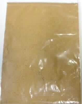 Nahrungsergänzungsmittel; Pulver des Reishipilzes (Ganoderma lucidum) mit Vitamin C

Vorgelegt wurde ein Kunststofftütchen (kein Original), das ein hellbraunes, feines Pulver mit Pilzgeruch enthält.
Den Angaben zufolge enthält das Pilzpulver 0,1 % Vitamin C und soll als Nahrungsergänzungsmittel verwendet 
werden. Gemäß Literaturangaben wird der Pilz Ganoderma lucidum hauptsächlich in der traditionellen chine-
sischen Medizin als Heilpilz angewendet.

Milchfett: gemäß der angegebenen Zusammensetzung nicht enthalten
Saccharose (einschließlich Invertzucker), Isoglucose, Glucose oder Stärke: gemäß der angegebenen 
Zusammensetzung jeweils 0 bis weniger als 5 GHT

Lebensmittelzubereitung aus Mehl (= Pulver pflanzlichen Ursprungs), anderweit weder genannt noch inbegriffen, 
kein Milchfett, keine Saccharose, Isoglucose, Glucose oder Stärke enthaltend, oder weniger als 1,5 GHT Milchfett, 
5 GHT Saccharose (einschließlich Invertzucker) oder Isoglucose, 5 GHT Stärke oder Glucose enthaltend; kein Er-
zeugnis der Position 1211 der KN, da ein Zusatz von Vitamin C zu Erzeugnissen dieser Position nicht zugelassen 
ist; kein Erzeugnis der Position 3004 der KN, da das Erzeugnis gemäß des angegebenen Verwedungszwecks 
nicht zu therapeutischen oder prophylaktischen Zwecken aufgemacht ist.